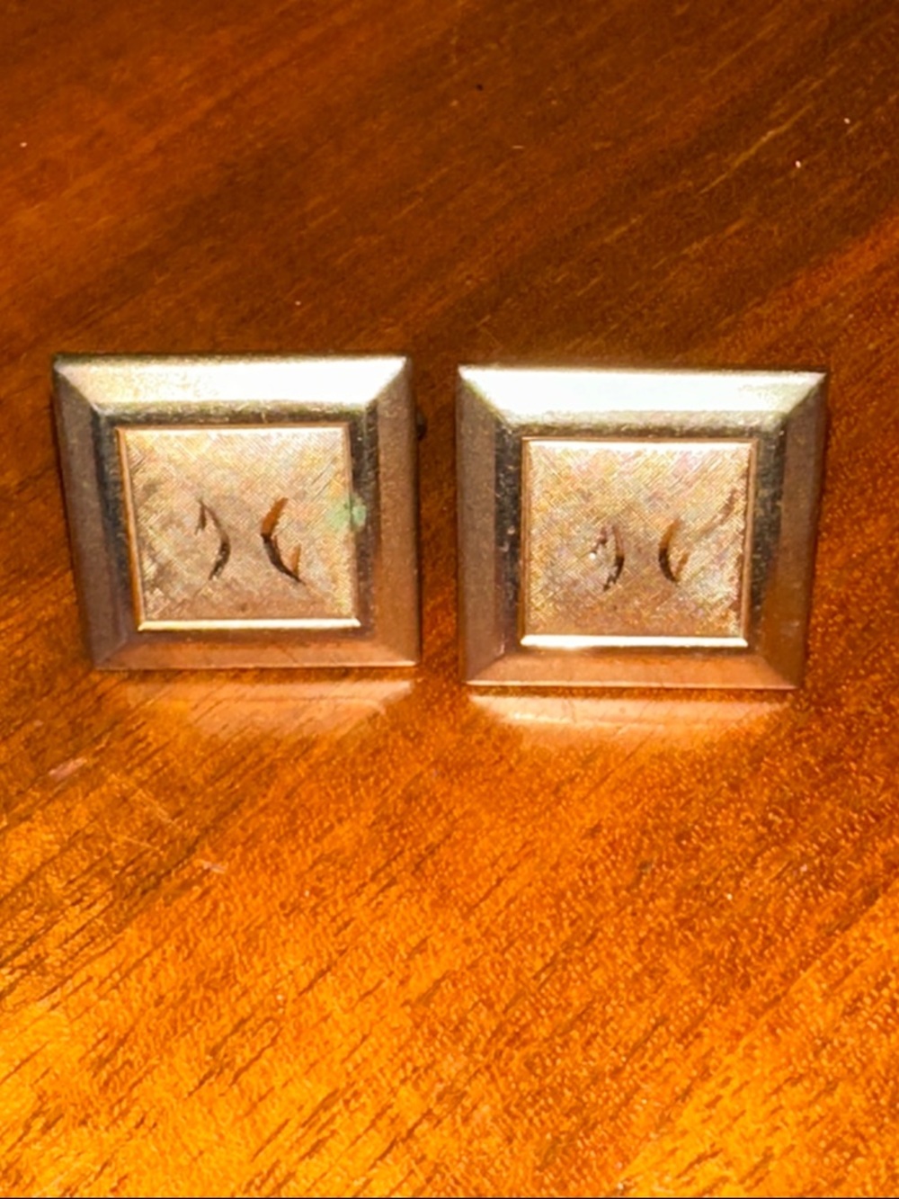 Vintage Mid Century SWANK Gold Tone Etched Square‎ Cuff Links